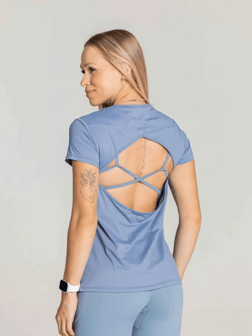 Blusa Manga Curta com Decote nas Costas