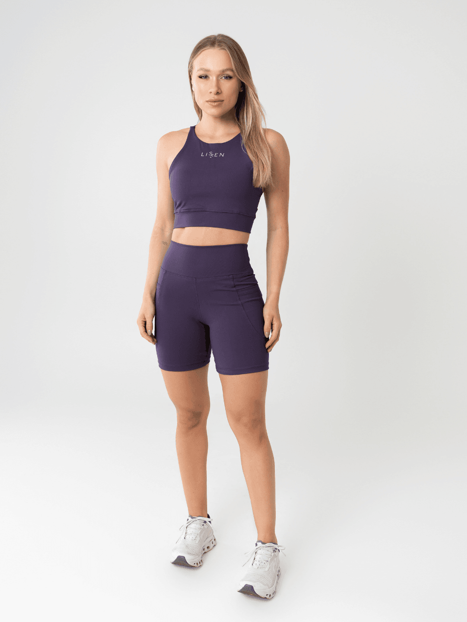 Top Cropped Fitness e Casual de alças finas com decote nas costas