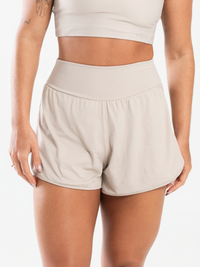 Short com Bermuda Interna com Bolsos Laterais - La Dolce Vita