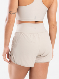 Short com Bermuda Interna com Bolsos Laterais - La Dolce Vita