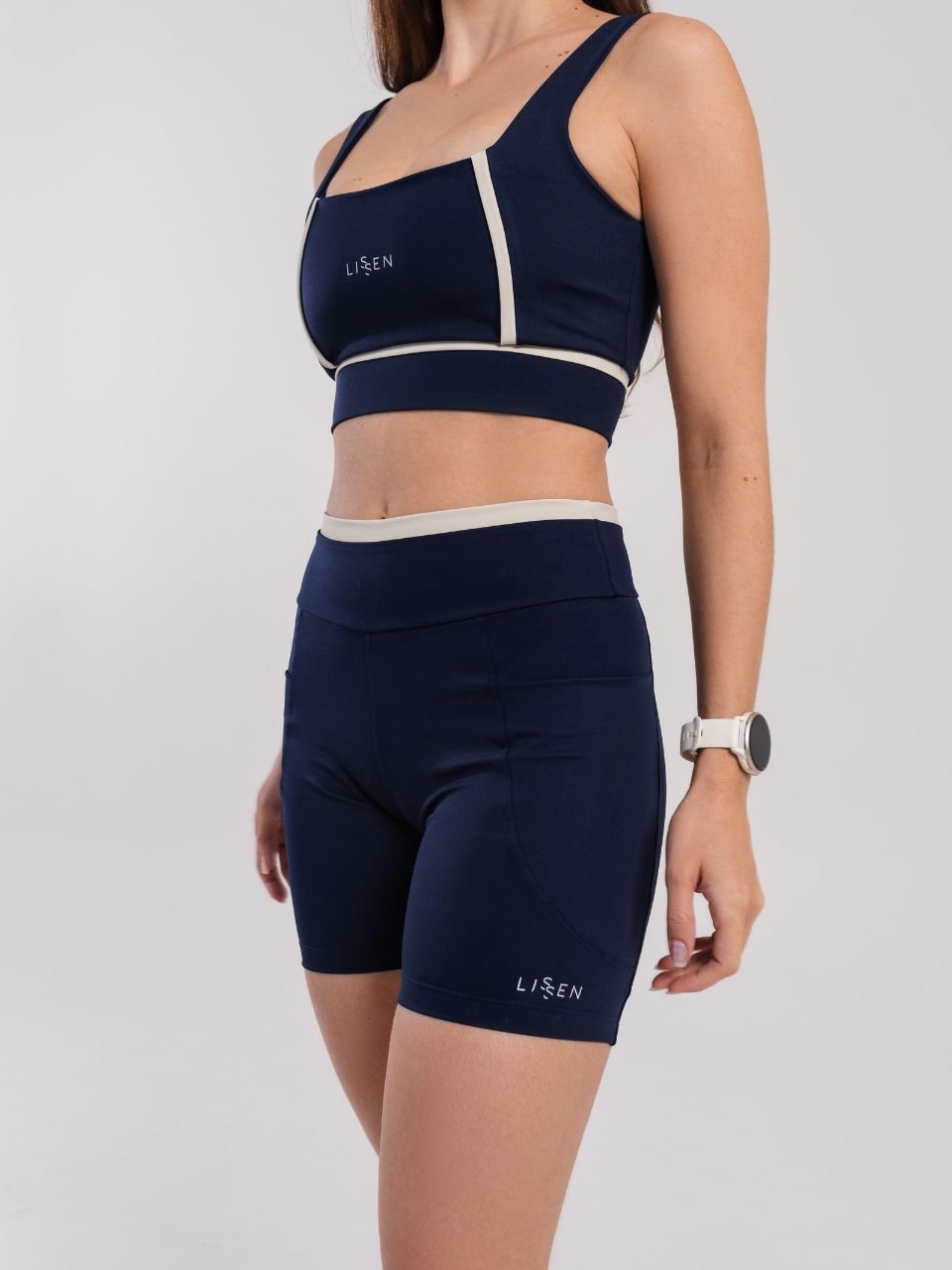 Bermuda Feminina de Alta Compressão com Bolsos Laterais e Proteção UV50+