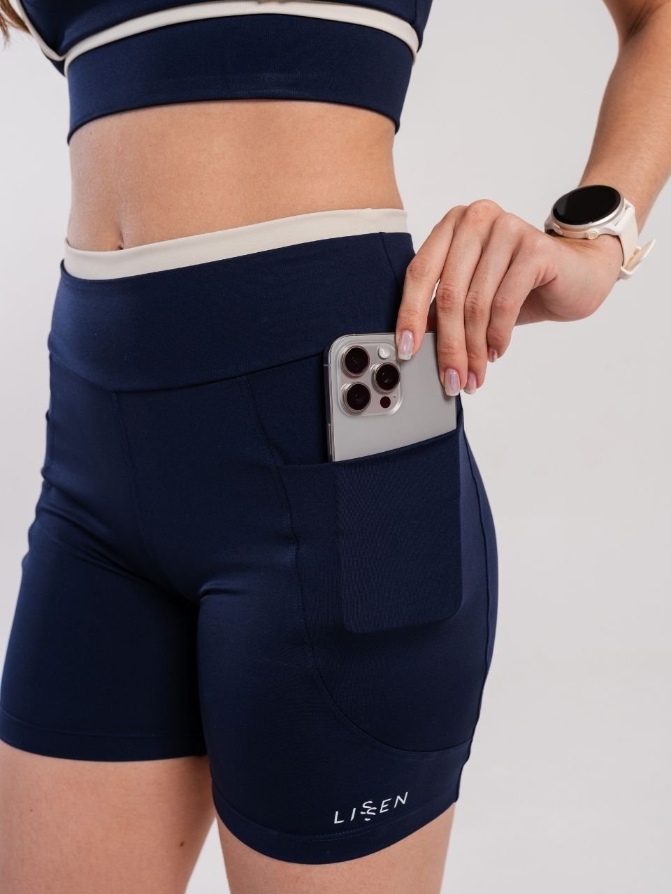 Bermuda Feminina de Alta Compressão com Bolsos Laterais e Proteção UV50+