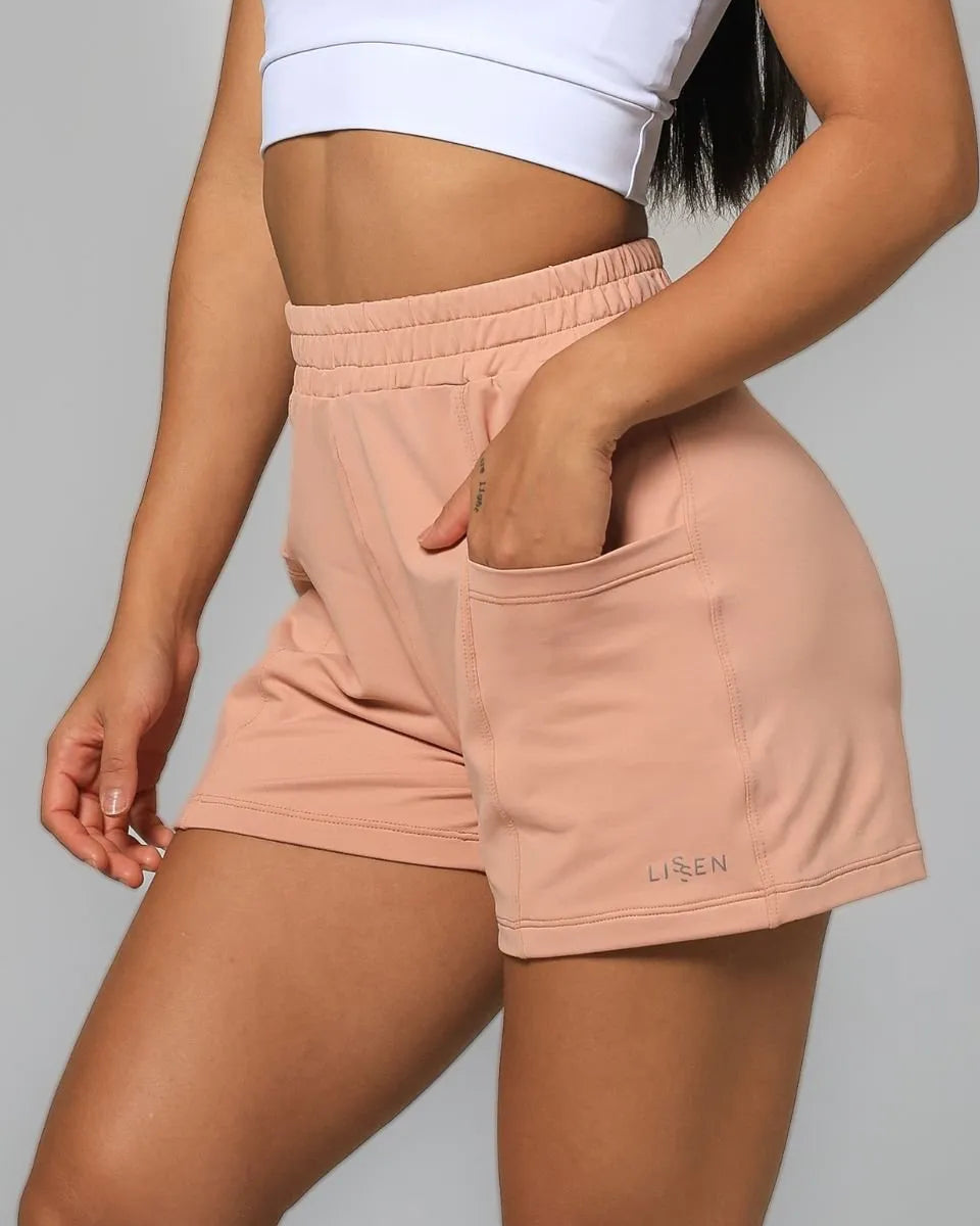 Short feminino comfy com elástico na cintura e bolsos frontais