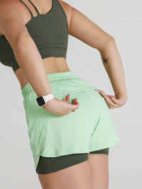 Short Feminino Bermuda Interna com Bolsos Laterais