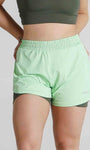 Short fitness com bermuda interna e bolsos laterais