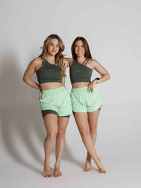 Short Feminino Bermuda Interna com Bolsos Laterais