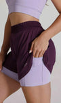 Short fitness com bermuda interna e bolsos laterais