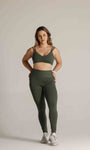 Legging fitness de média comprensão com dois bolsos laterais