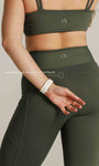 Legging fitness de média comprensão com dois bolsos laterais