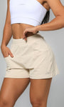 Short feminino comfy com elástico na cintura e bolsos frontais