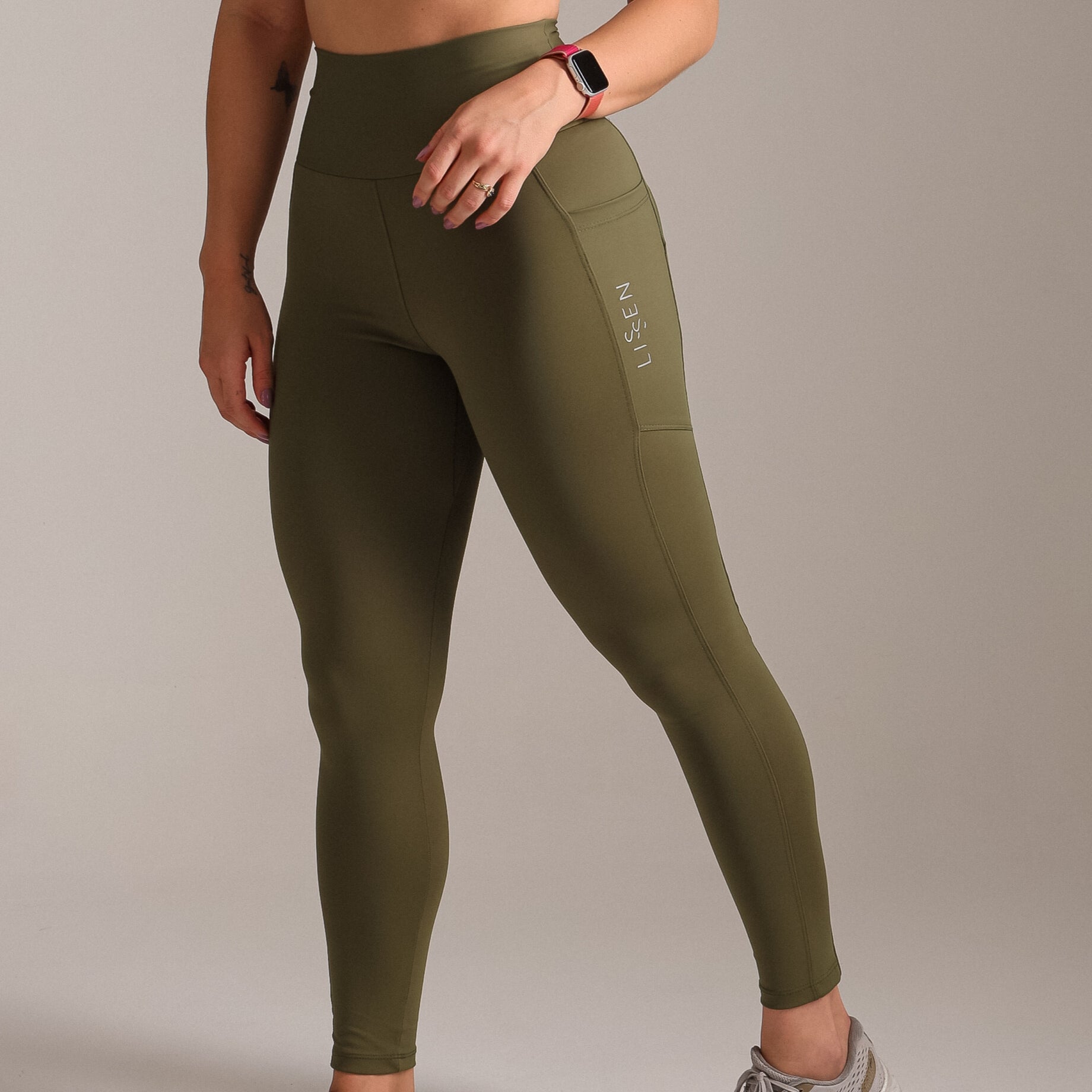 Legging Essência cós alto de alta compressão e dois bolsos laterais | Tecnologia Emana ®