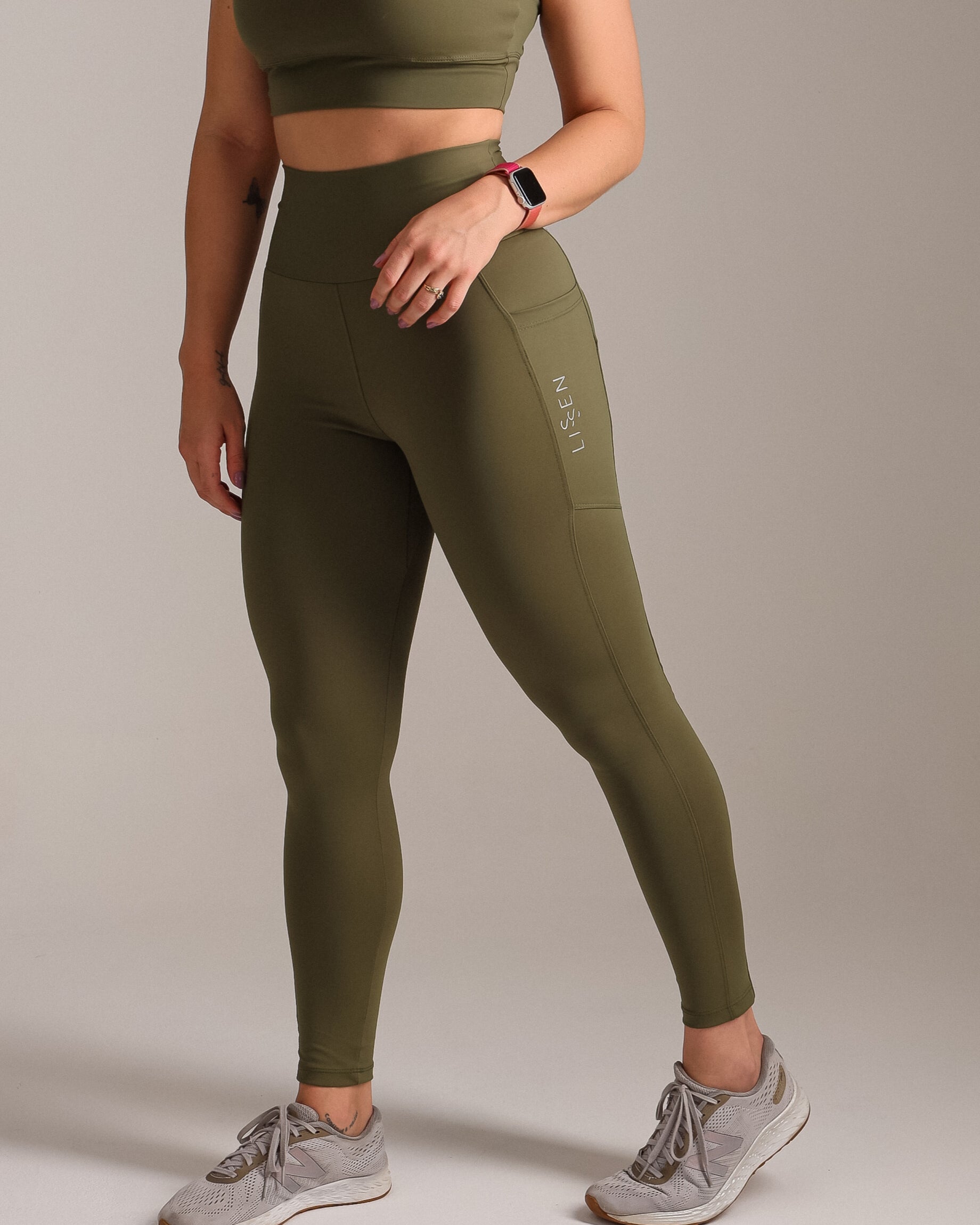 Legging Essência cós alto de alta compressão e dois bolsos laterais | Tecnologia Emana ®