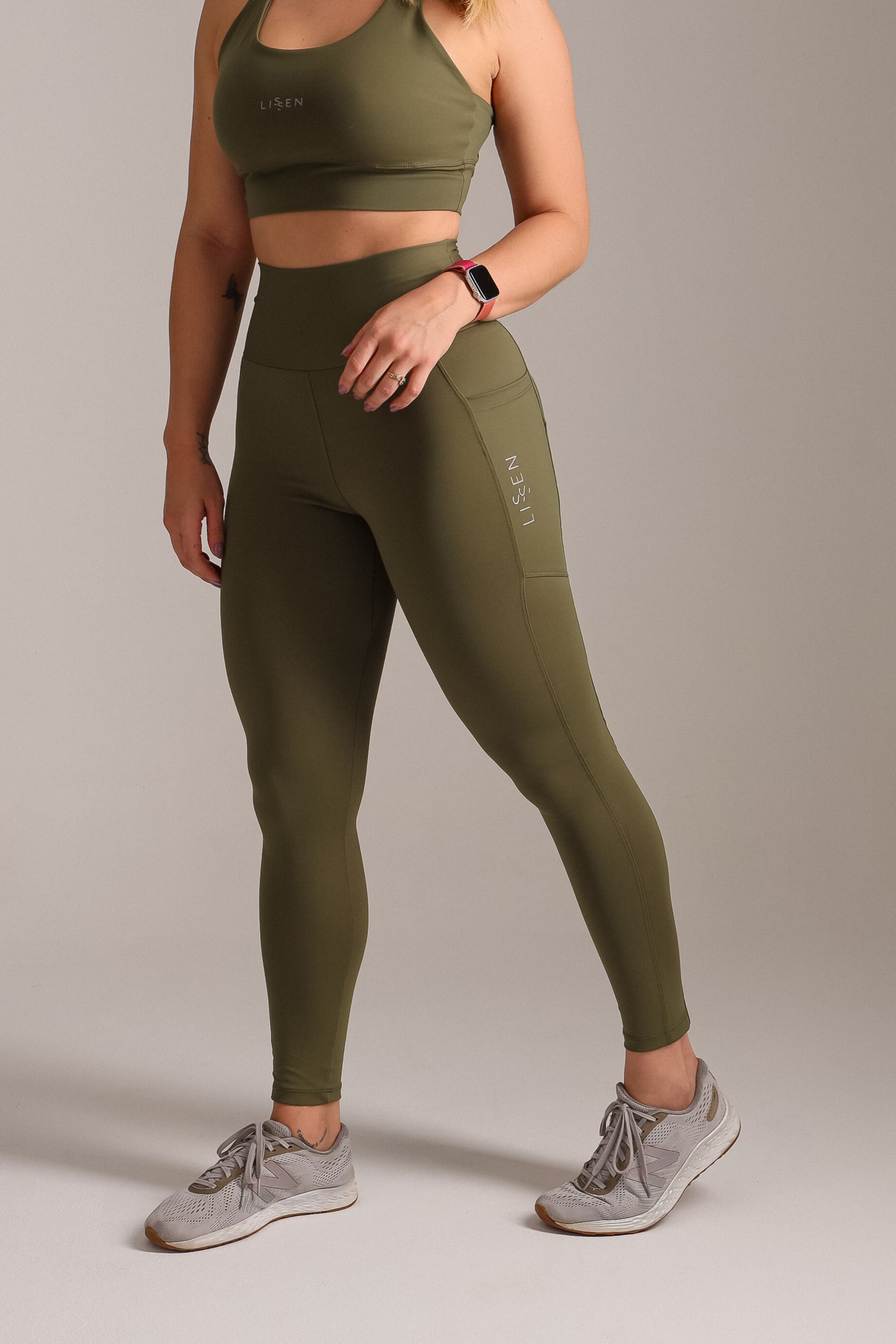 Legging Essência cós alto de alta compressão e dois bolsos laterais | Tecnologia Emana ®