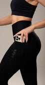 Legging fitness de média comprensão com dois bolsos laterais