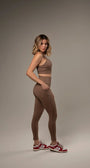 Legging fitness de média comprensão com dois bolsos laterais