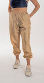 Calça jogger Tafetá brilhoso com dois bolsos com zípers