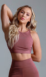Top Cropped Fitness e Casual de alças finas com decote nas costas