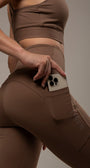 Legging fitness de média comprensão com dois bolsos laterais