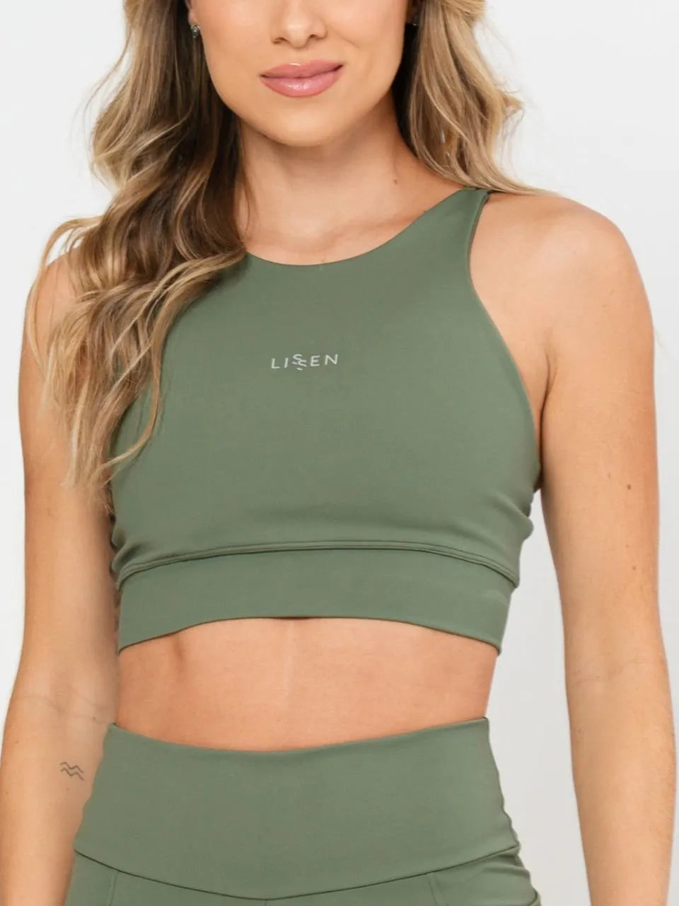 Top Cropped Fitness e Casual de alças finas com decote nas costas